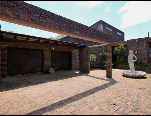5 BEDROOM HOUSE FOR SALE IN GLEN MARAIS